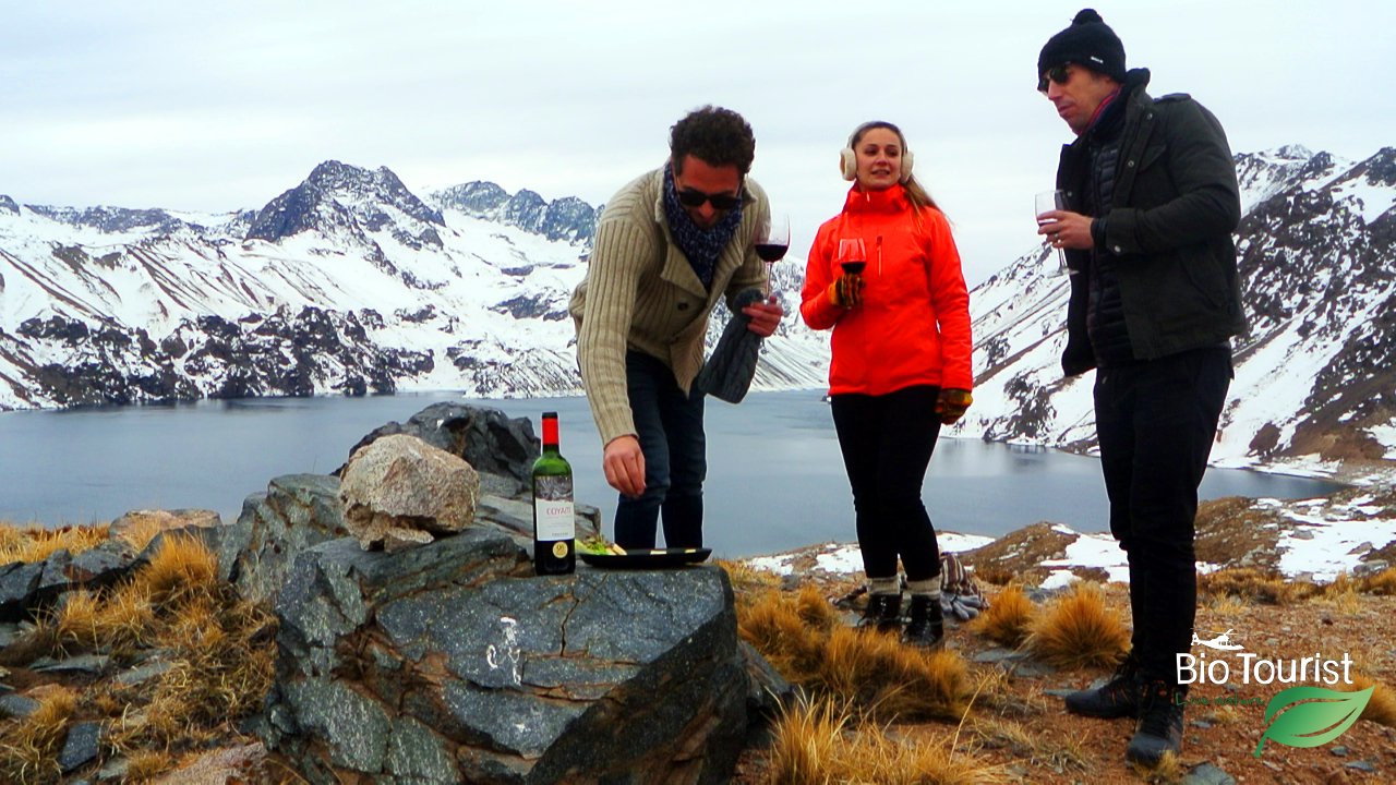 BioTourist - Picnic in Andean lagoon